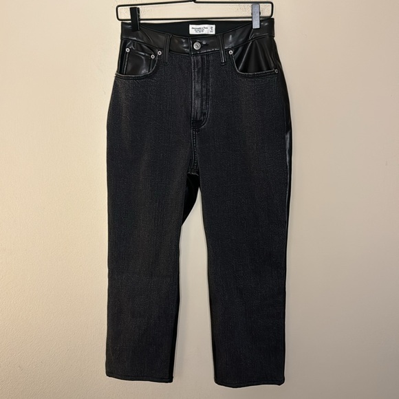 Abercrombie & Fitch Mixed Fabric Curve Love Ultra High Rise Ankle Straight Jean - Picture 4 of 8